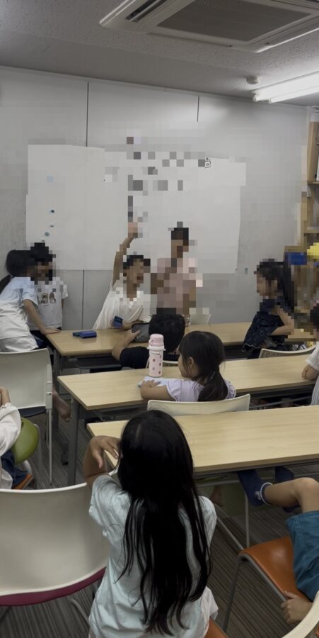 MOCOPLA祭りの案出しをする様子（別の曜日）