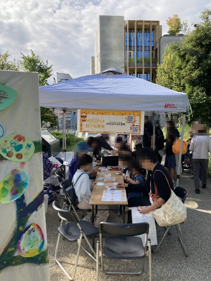 MOCOPLA大冒険でブースがにぎわう様子
